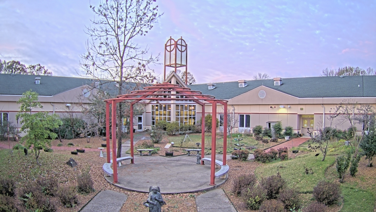 Thumbnail for current weather camera view from Sacred Heart School in Southaven, Mississippi