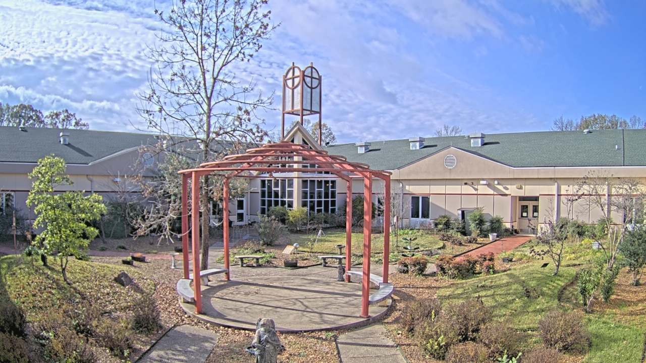 Thumbnail for current weather camera view from Sacred Heart School in Southaven, Mississippi