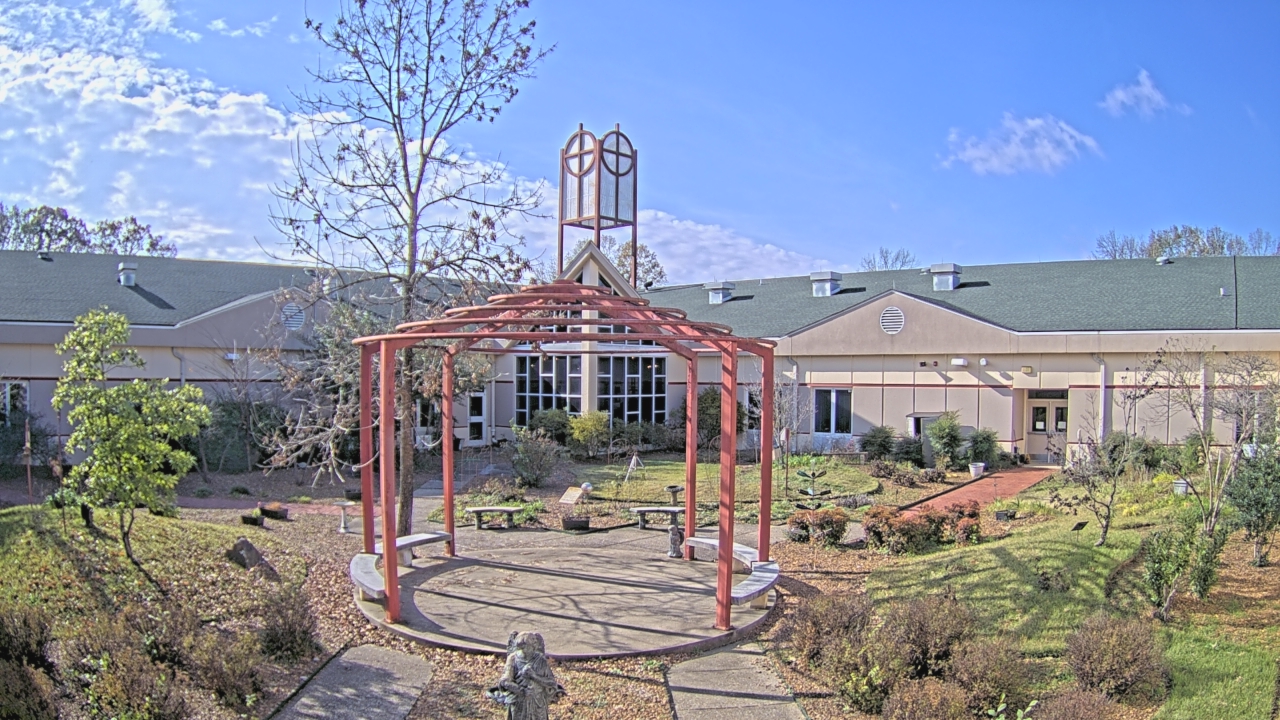 Thumbnail for current weather camera view from Sacred Heart School in Southaven, Mississippi