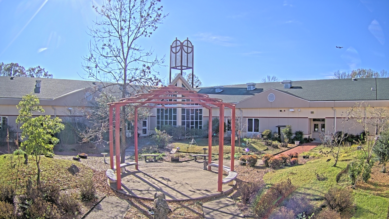 Thumbnail for current weather camera view from Sacred Heart School in Southaven, Mississippi