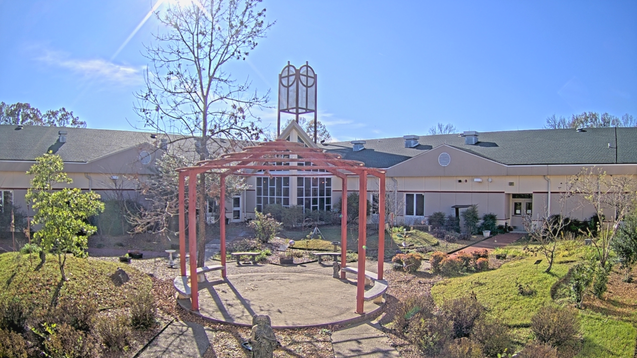 Thumbnail for current weather camera view from Sacred Heart School in Southaven, Mississippi