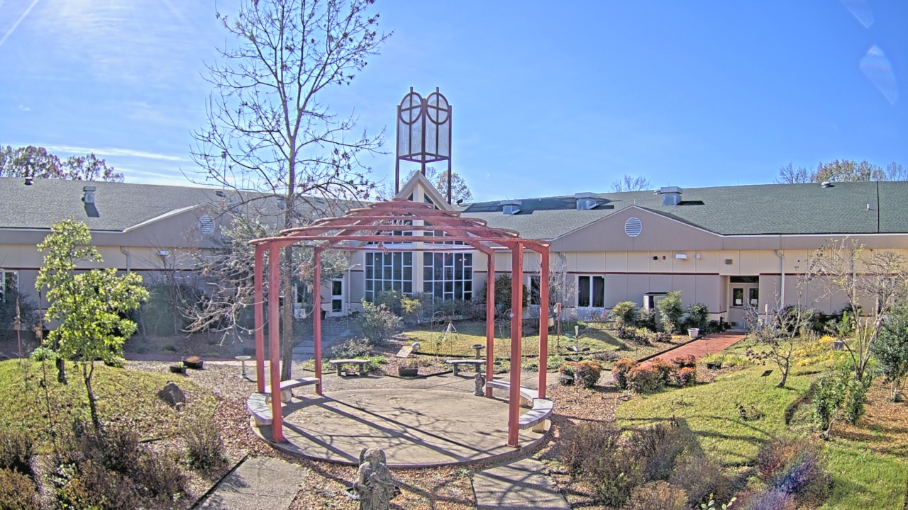 Thumbnail for current weather camera view from Sacred Heart School in Southaven, Mississippi