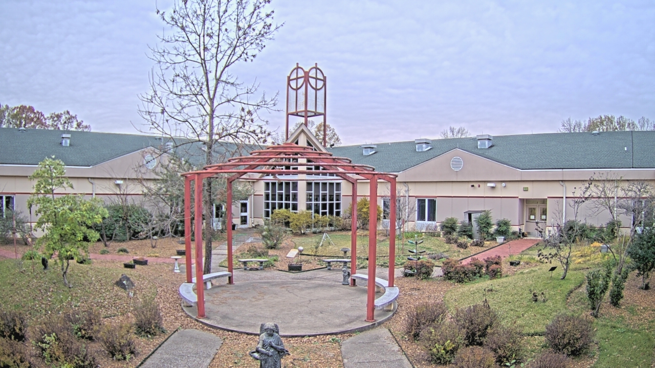 Thumbnail for current weather camera view from Sacred Heart School in Southaven, Mississippi