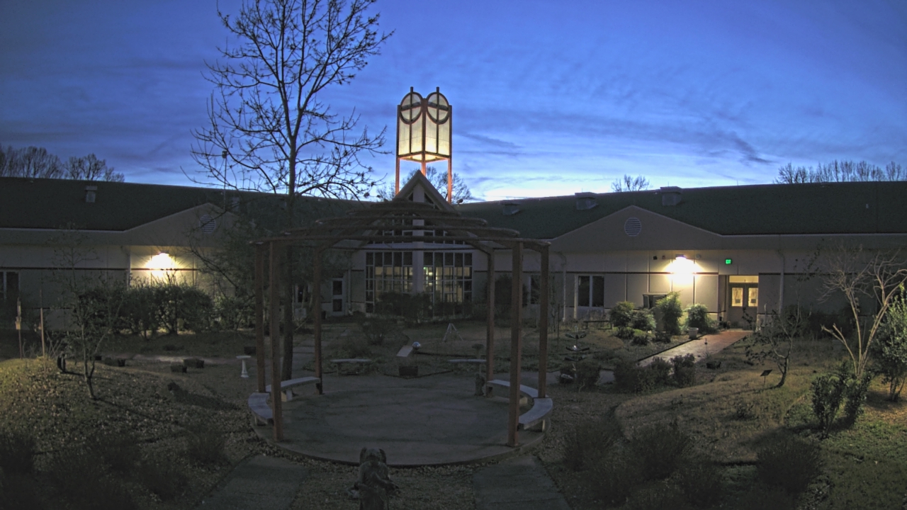 Thumbnail for current weather camera view from Sacred Heart School in Southaven, Mississippi