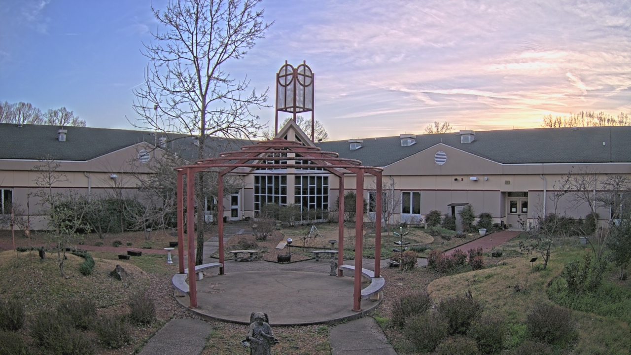 Thumbnail for current weather camera view from Sacred Heart School in Southaven, Mississippi