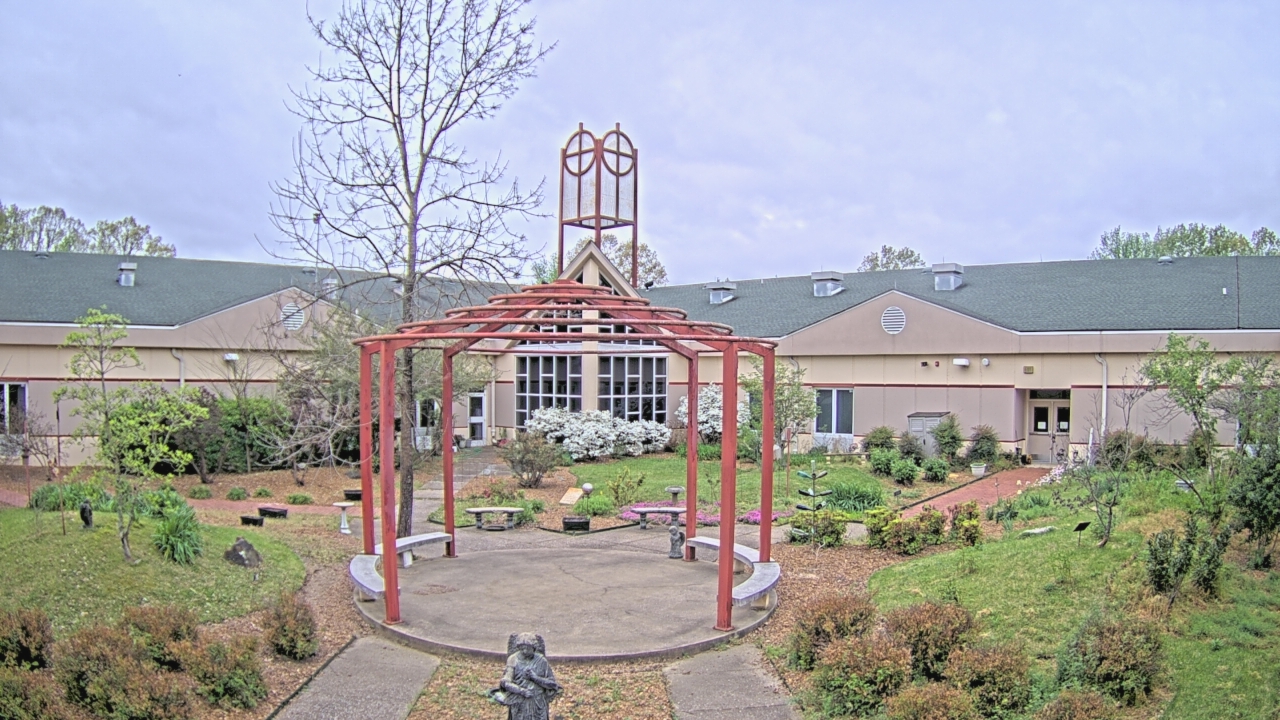 Thumbnail for current weather camera view from Sacred Heart School in Southaven, Mississippi