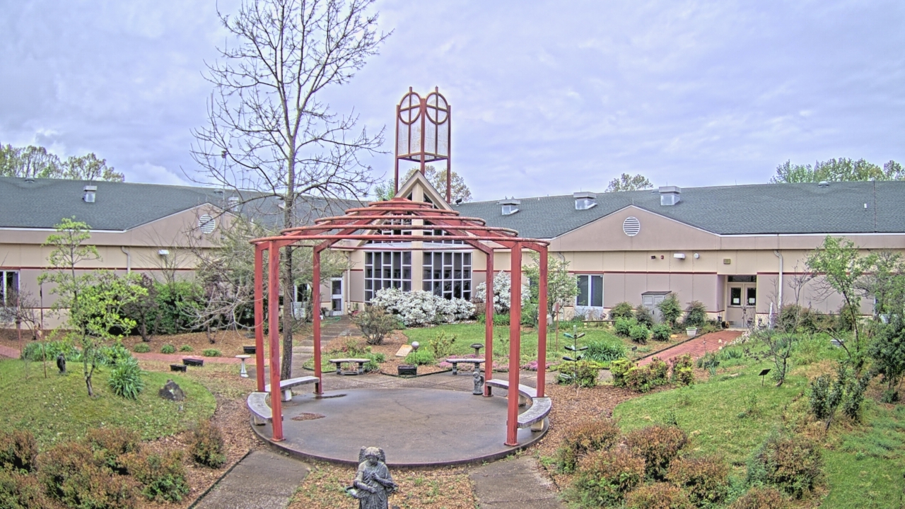 Thumbnail for current weather camera view from Sacred Heart School in Southaven, Mississippi