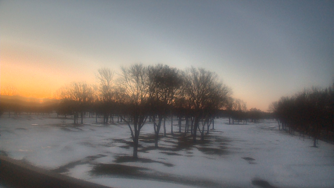 Thumbnail for current weather camera view from Beach Grove Golf and Country Club in Tecumseh, Ontario