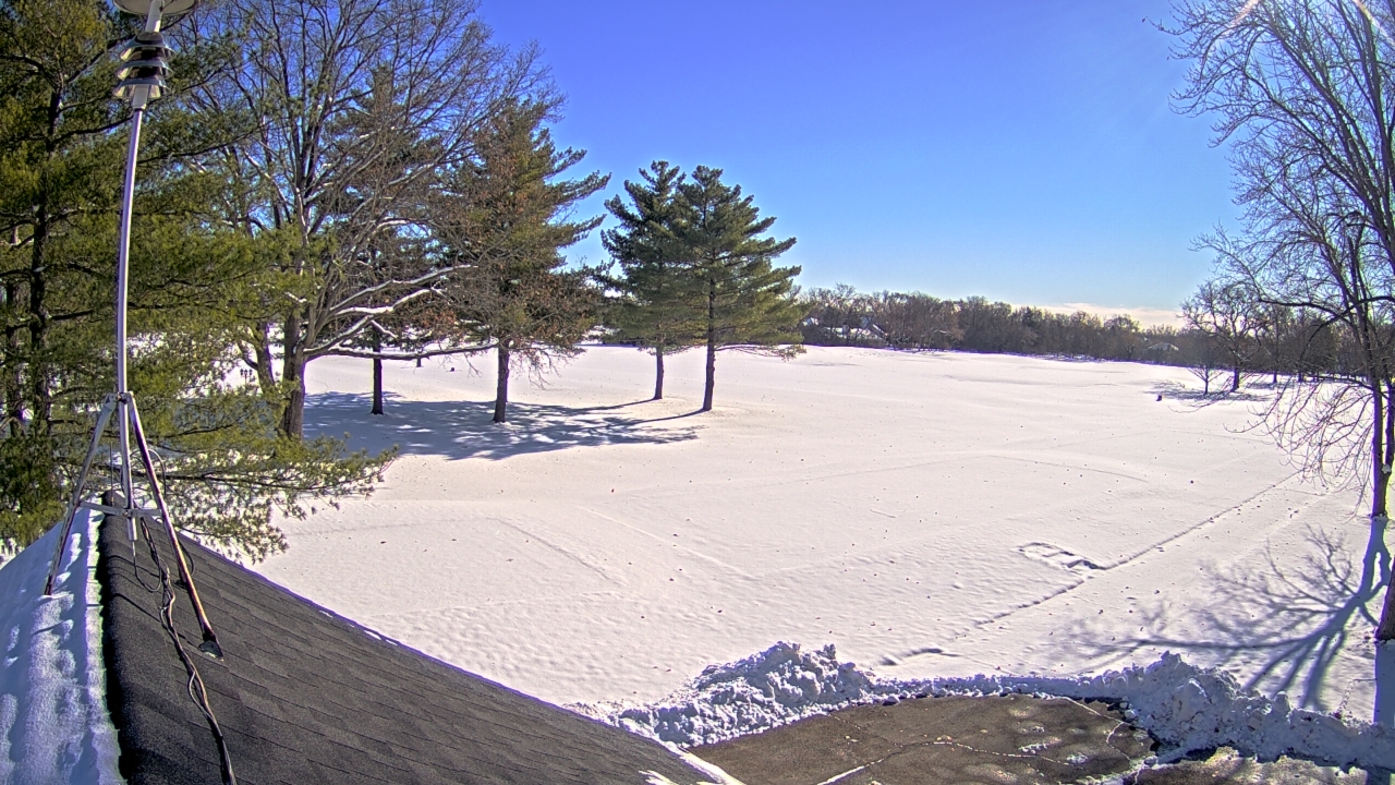 Thumbnail for current weather camera view from The Grove Country Club in Long Grove, Illinois