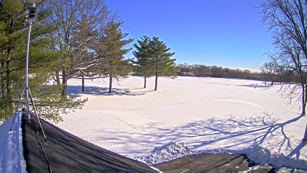 Thumbnail for current weather camera view from The Grove Country Club in Long Grove, Illinois