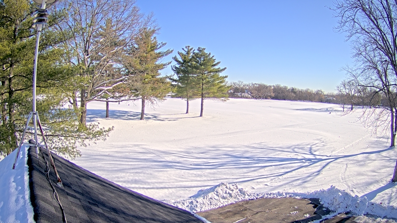 Thumbnail for current weather camera view from The Grove Country Club in Long Grove, Illinois