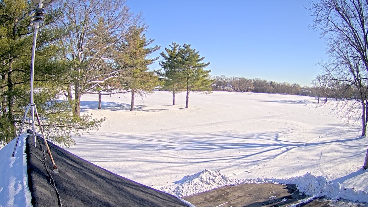 Thumbnail for current weather camera view from The Grove Country Club in Long Grove, Illinois