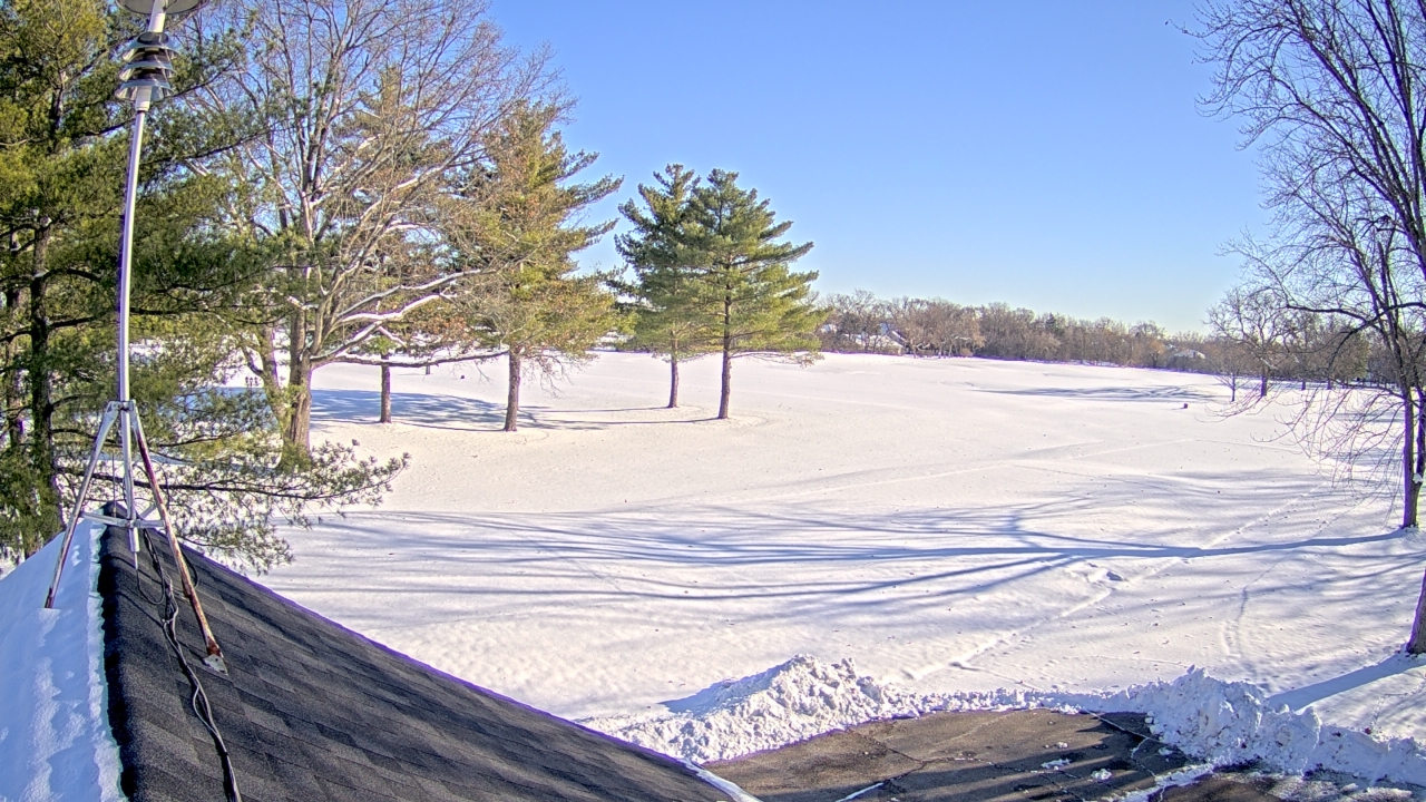Thumbnail for current weather camera view from The Grove Country Club in Long Grove, Illinois