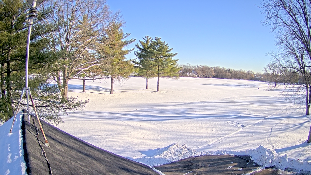 Thumbnail for current weather camera view from The Grove Country Club in Long Grove, Illinois