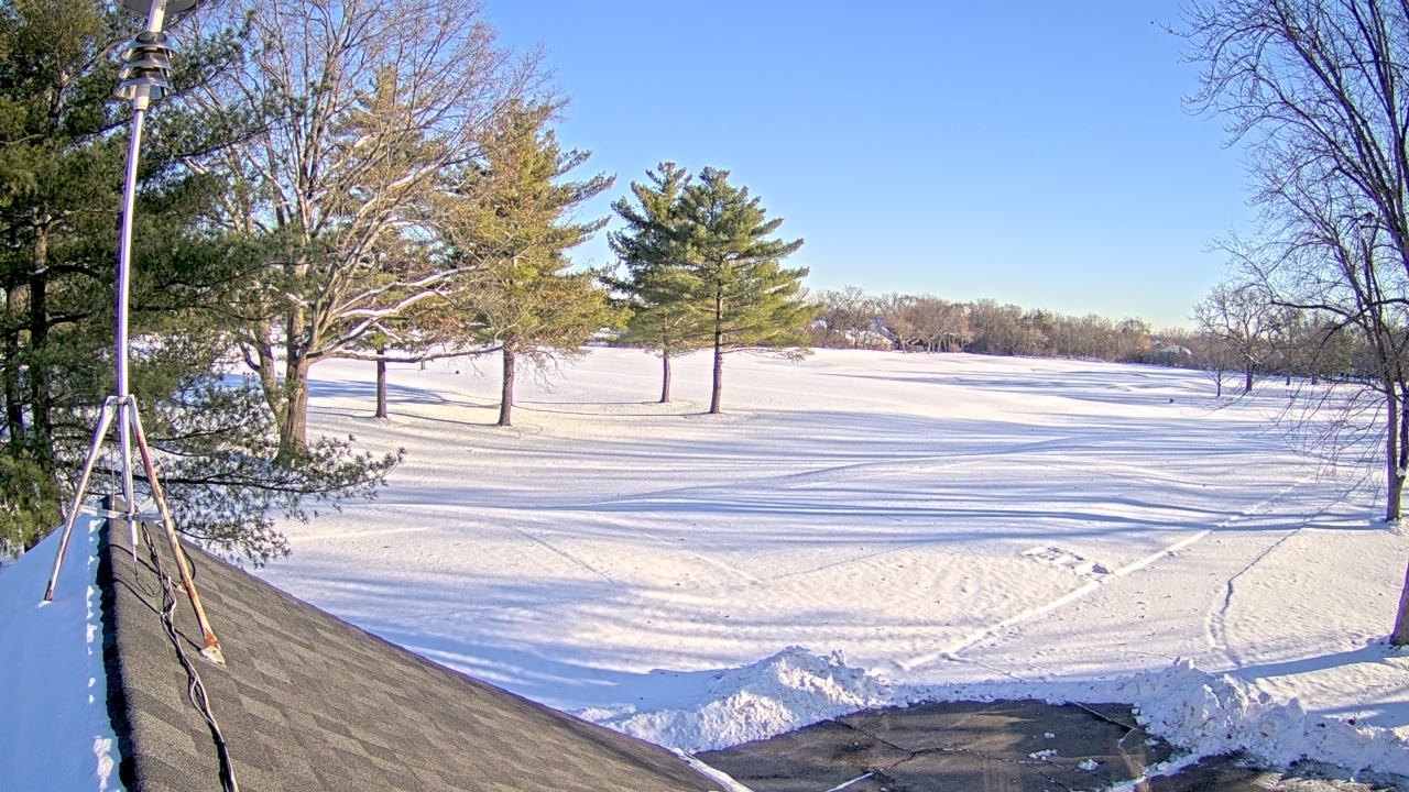 Thumbnail for current weather camera view from The Grove Country Club in Long Grove, Illinois