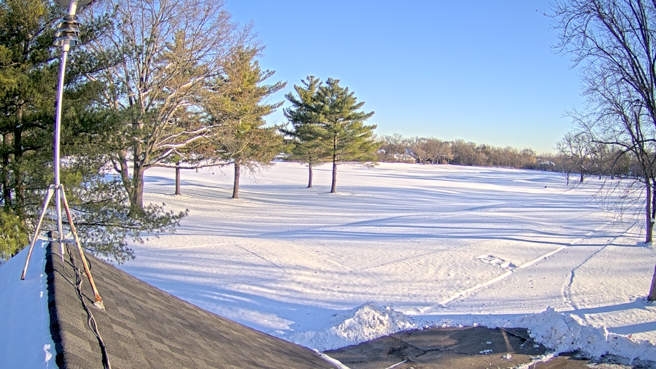 Thumbnail for current weather camera view from The Grove Country Club in Long Grove, Illinois