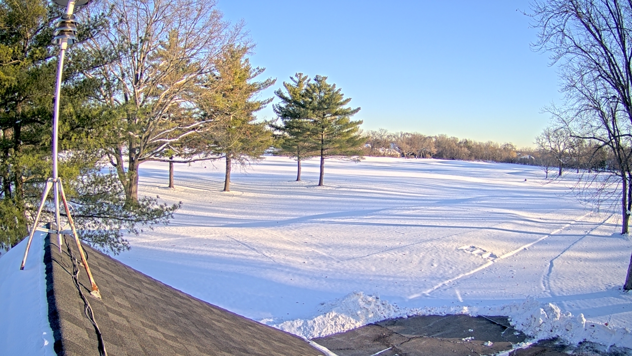 Thumbnail for current weather camera view from The Grove Country Club in Long Grove, Illinois