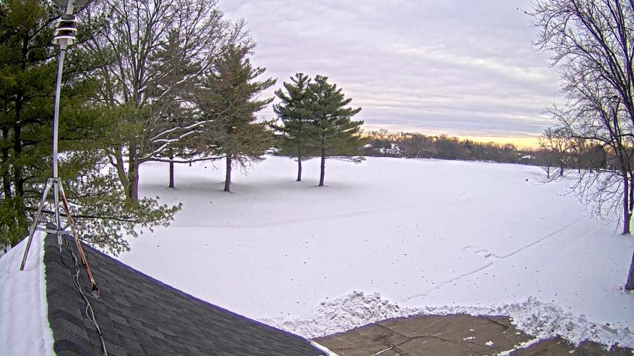 Thumbnail for current weather camera view from The Grove Country Club in Long Grove, Illinois