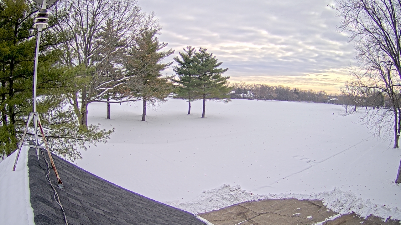 Thumbnail for current weather camera view from The Grove Country Club in Long Grove, Illinois