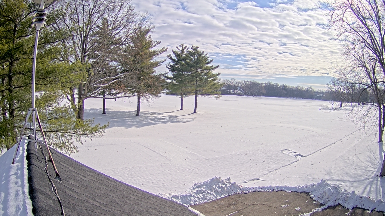 Thumbnail for current weather camera view from The Grove Country Club in Long Grove, Illinois