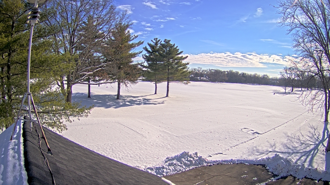 Thumbnail for current weather camera view from The Grove Country Club in Long Grove, Illinois