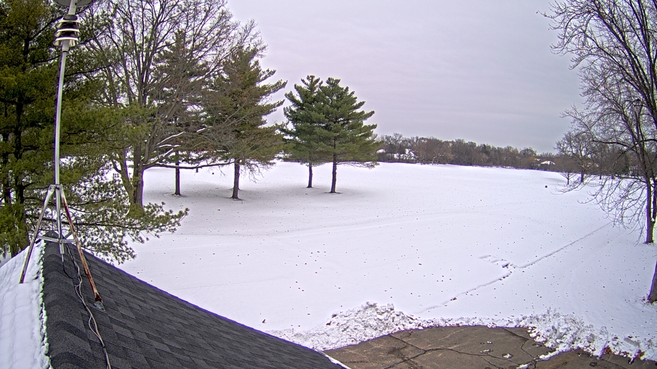 Thumbnail for current weather camera view from The Grove Country Club in Long Grove, Illinois
