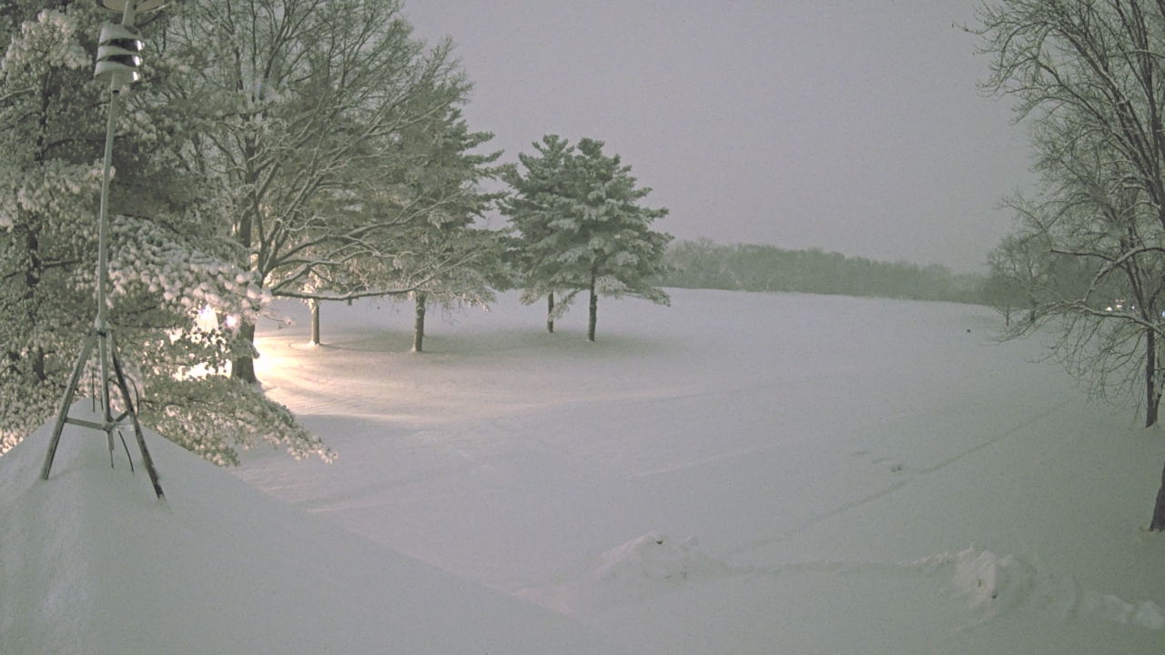 Thumbnail for current weather camera view from The Grove Country Club in Long Grove, Illinois