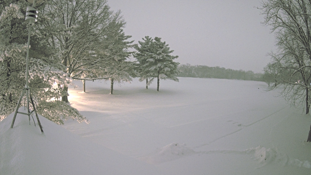 Thumbnail for current weather camera view from The Grove Country Club in Long Grove, Illinois
