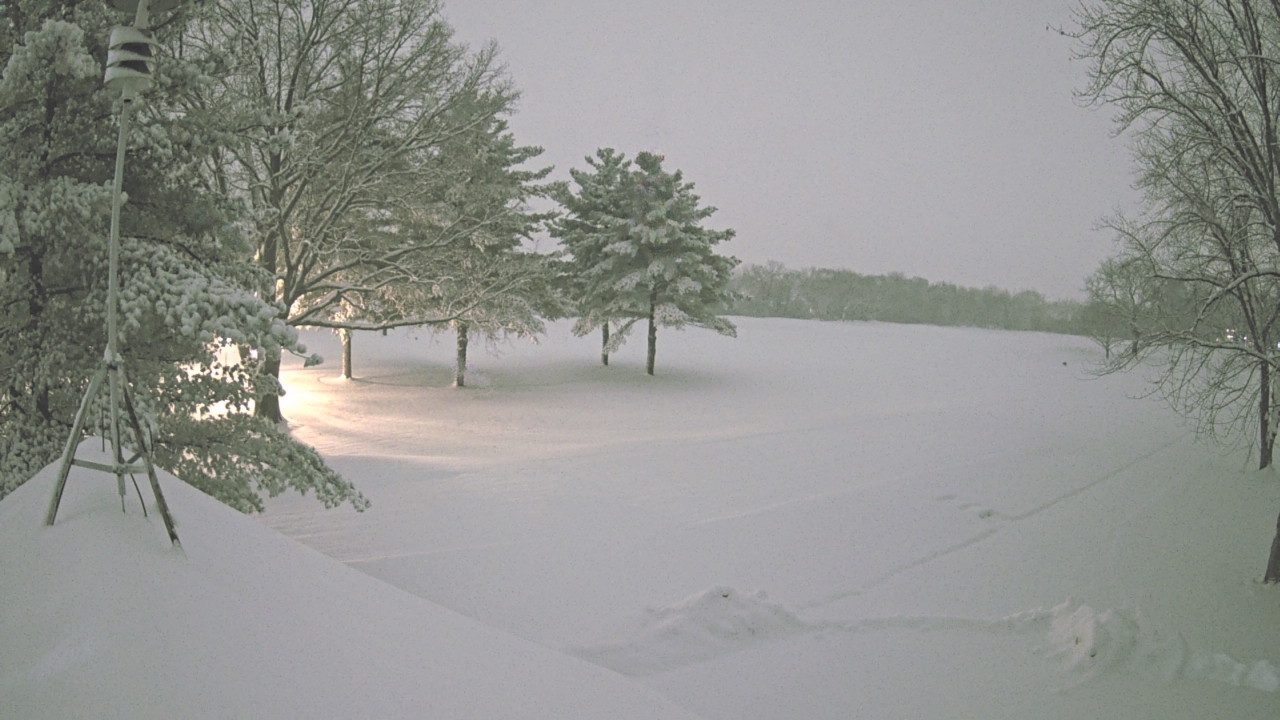 Thumbnail for current weather camera view from The Grove Country Club in Long Grove, Illinois