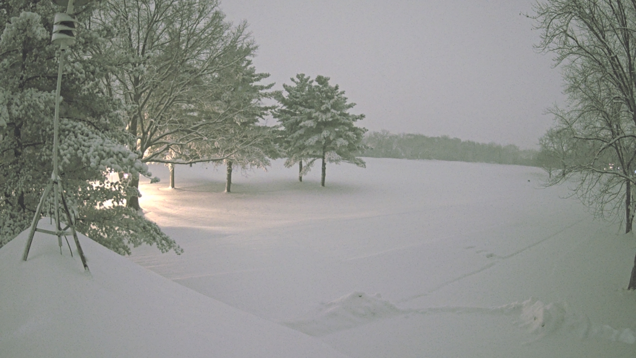 Thumbnail for current weather camera view from The Grove Country Club in Long Grove, Illinois