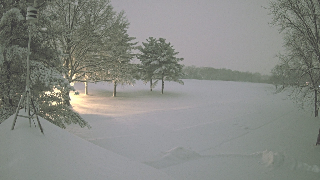 Thumbnail for current weather camera view from The Grove Country Club in Long Grove, Illinois