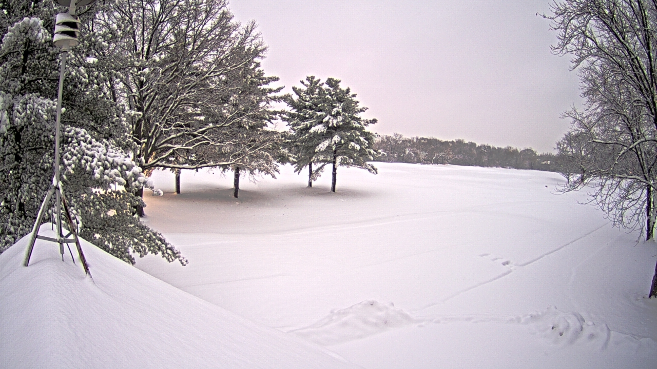 Thumbnail for current weather camera view from The Grove Country Club in Long Grove, Illinois