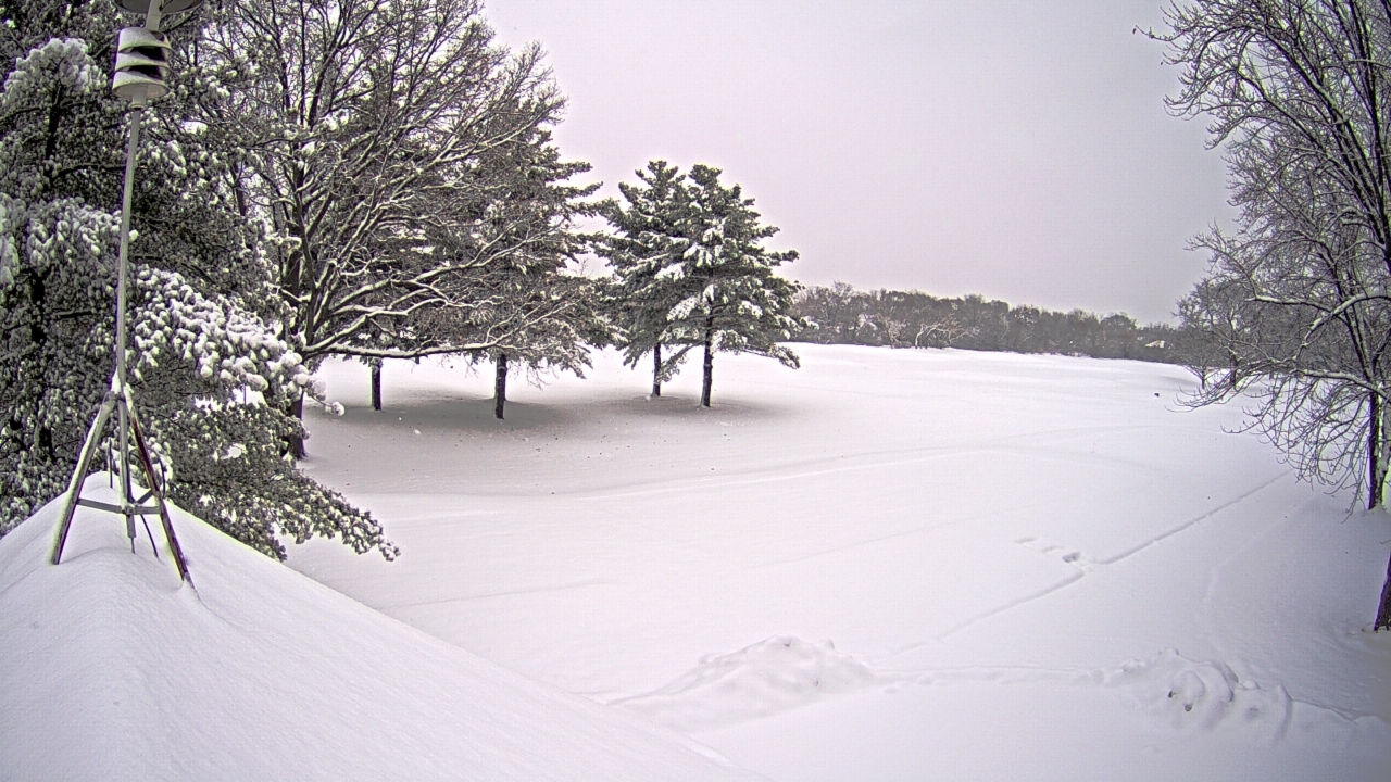 Thumbnail for current weather camera view from The Grove Country Club in Long Grove, Illinois