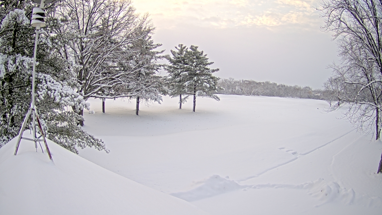 Thumbnail for current weather camera view from The Grove Country Club in Long Grove, Illinois