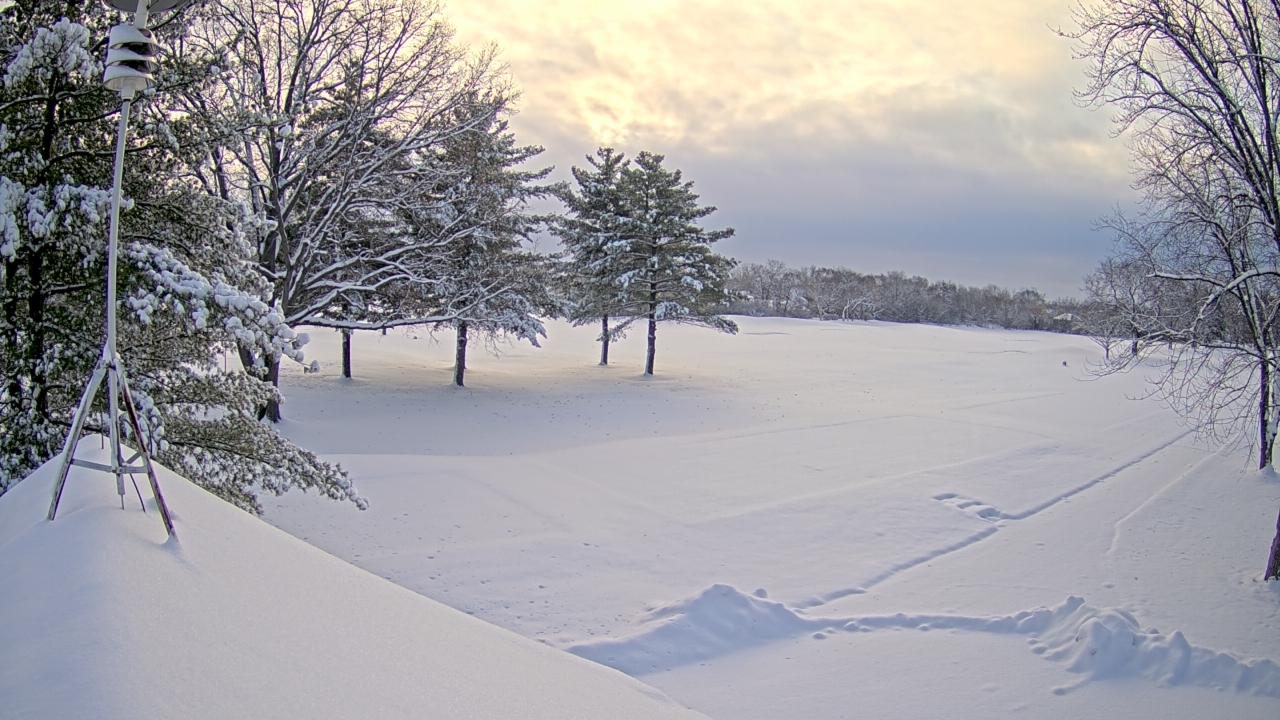 Thumbnail for current weather camera view from The Grove Country Club in Long Grove, Illinois