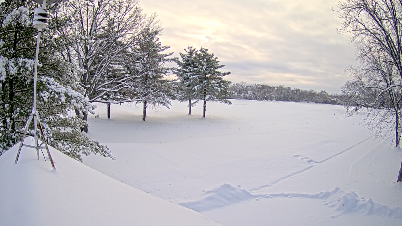 Thumbnail for current weather camera view from The Grove Country Club in Long Grove, Illinois