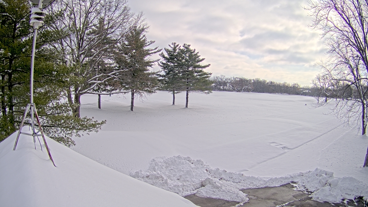 Thumbnail for current weather camera view from The Grove Country Club in Long Grove, Illinois