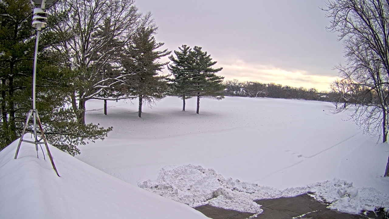 Thumbnail for current weather camera view from The Grove Country Club in Long Grove, Illinois