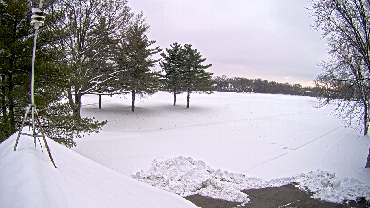 Thumbnail for current weather camera view from The Grove Country Club in Long Grove, Illinois