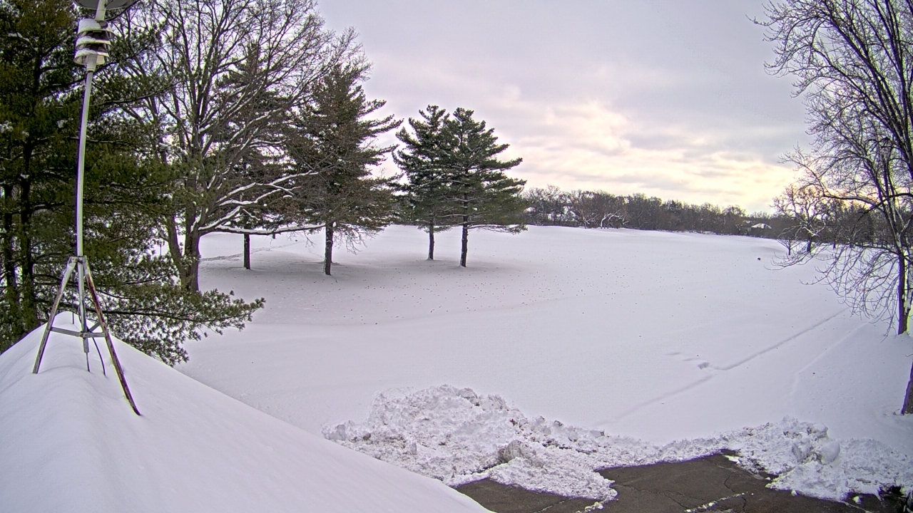 Thumbnail for current weather camera view from The Grove Country Club in Long Grove, Illinois