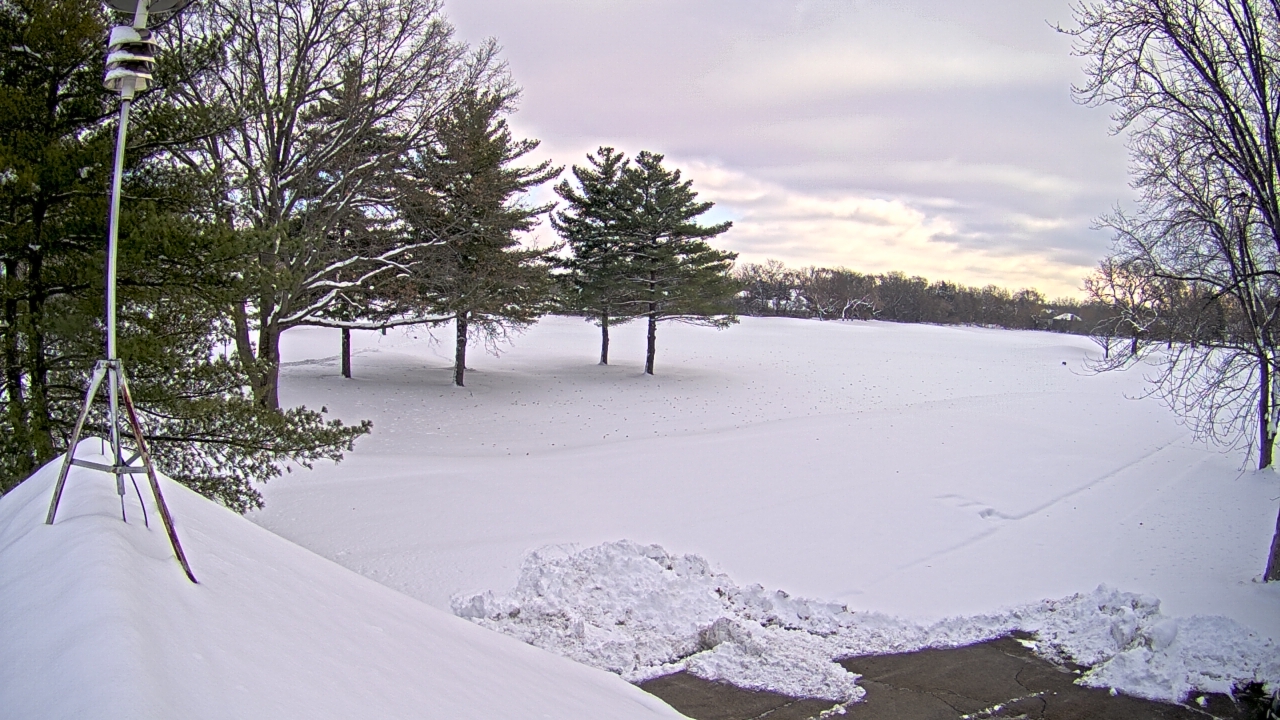 Thumbnail for current weather camera view from The Grove Country Club in Long Grove, Illinois