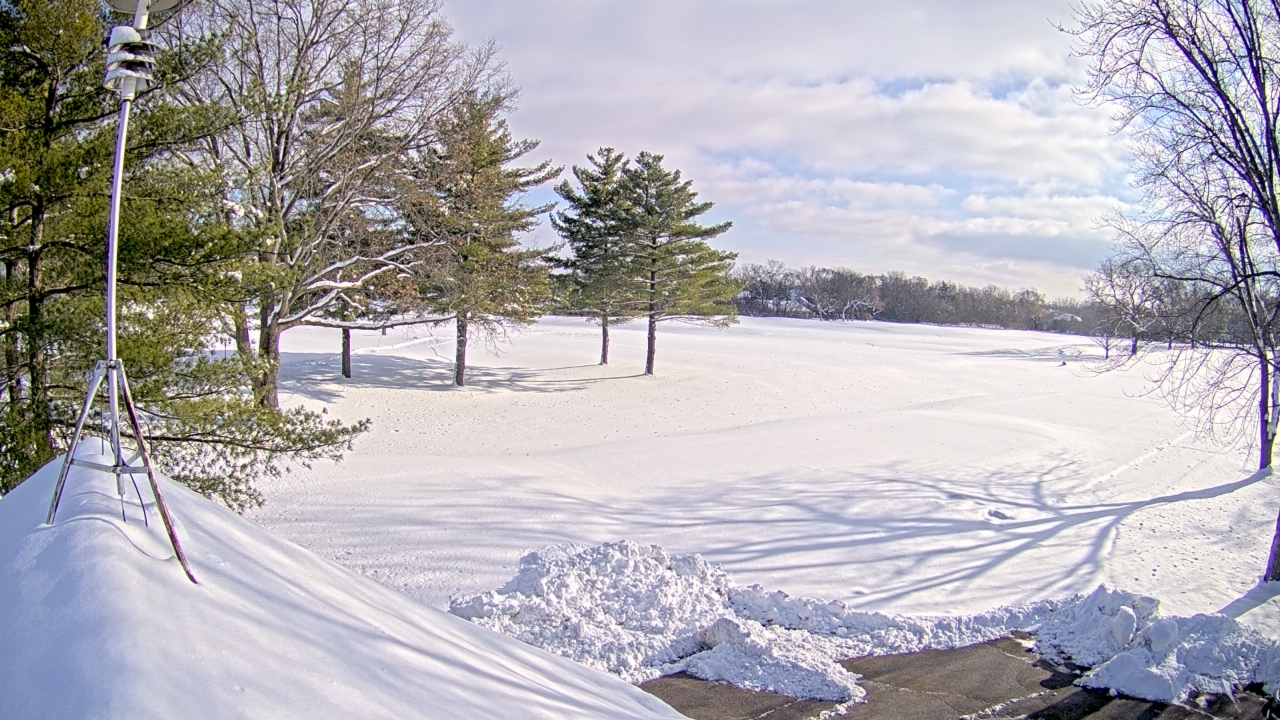 Thumbnail for current weather camera view from The Grove Country Club in Long Grove, Illinois