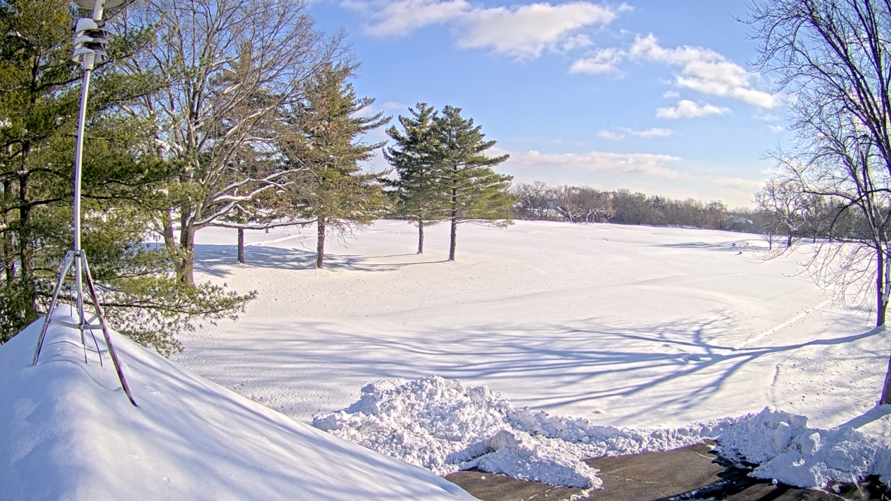 Thumbnail for current weather camera view from The Grove Country Club in Long Grove, Illinois
