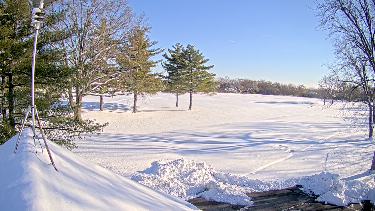 Thumbnail for current weather camera view from The Grove Country Club in Long Grove, Illinois