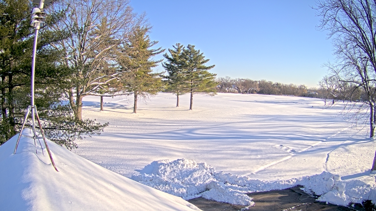 Thumbnail for current weather camera view from The Grove Country Club in Long Grove, Illinois
