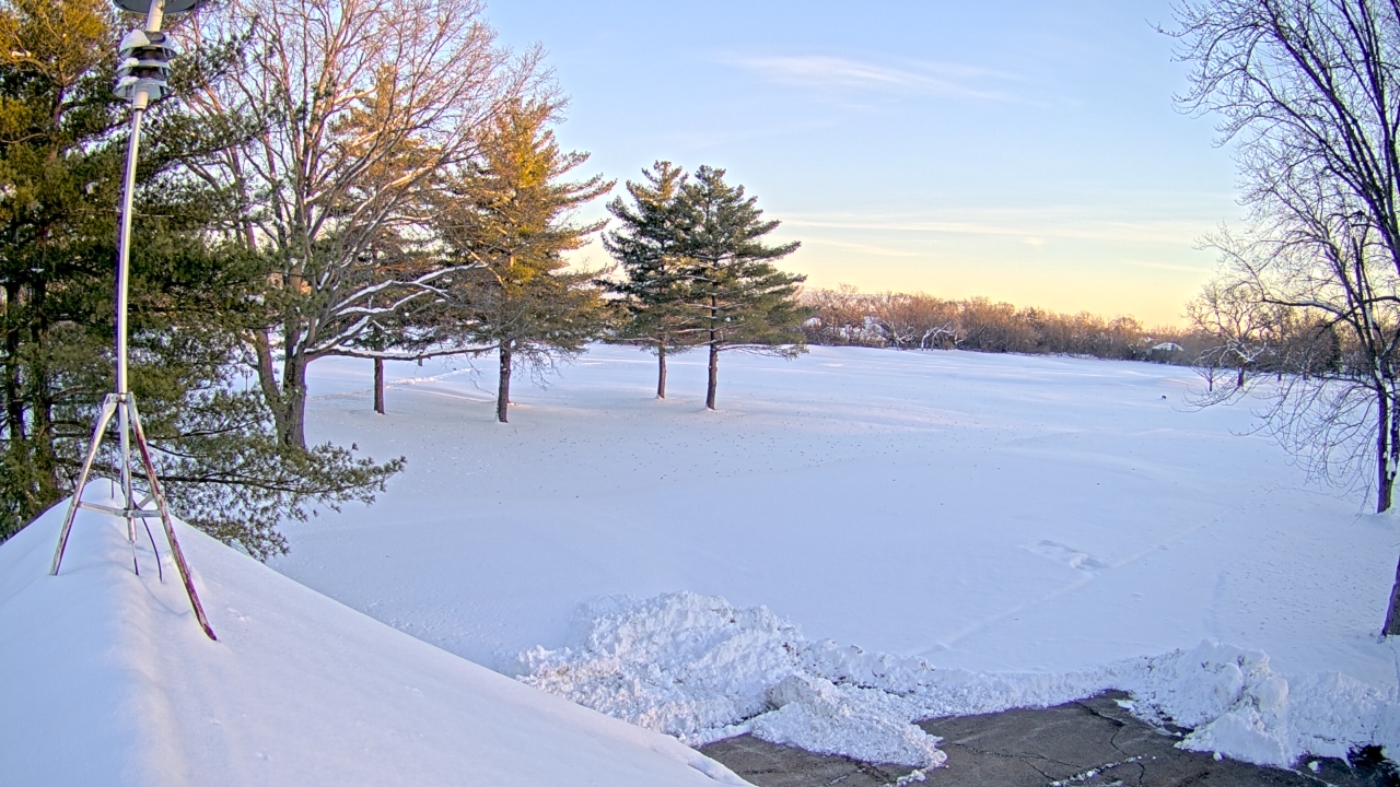 Thumbnail for current weather camera view from The Grove Country Club in Long Grove, Illinois