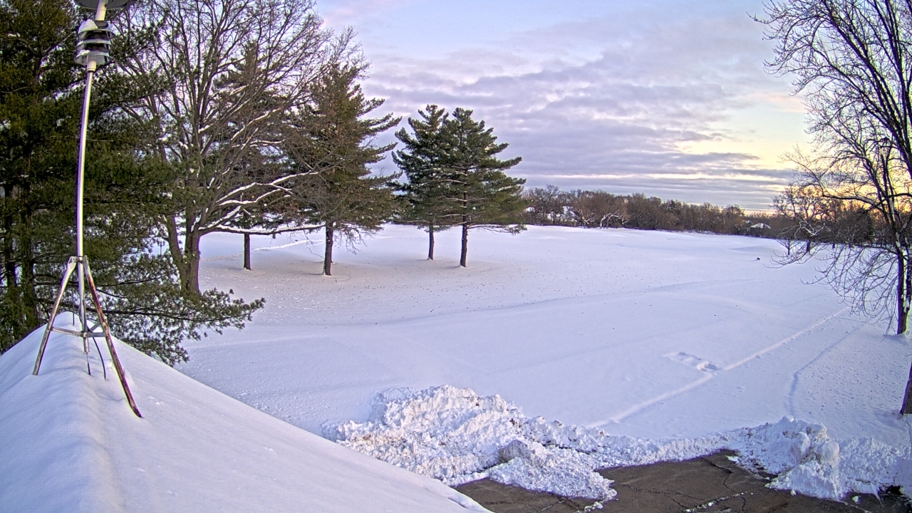 Thumbnail for current weather camera view from The Grove Country Club in Long Grove, Illinois