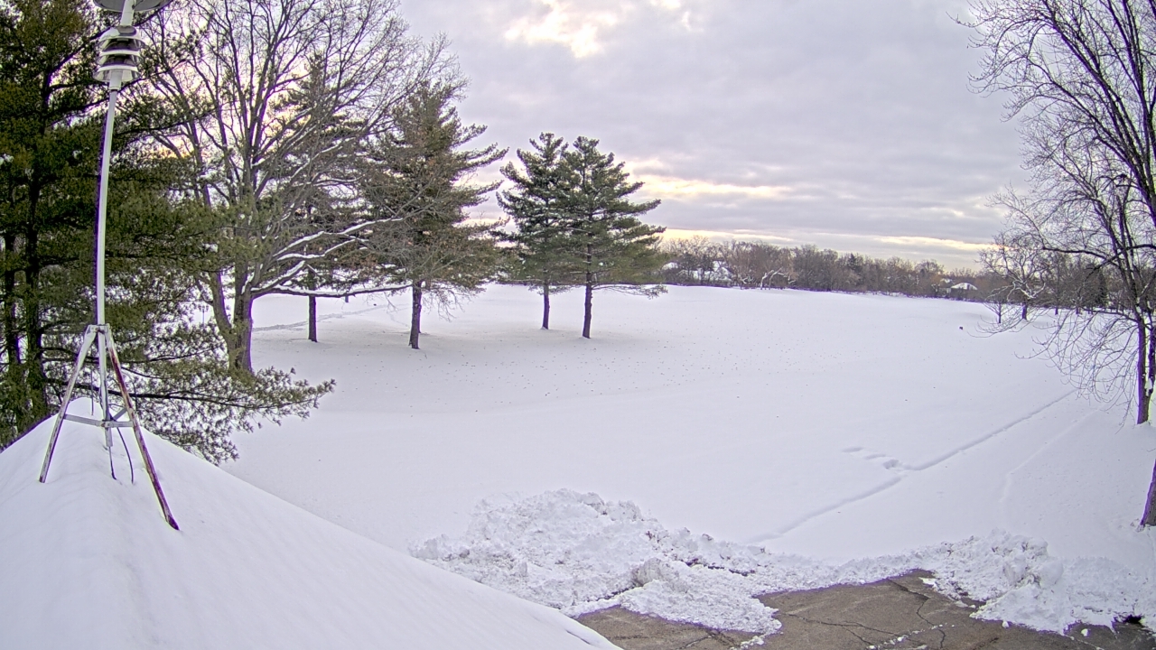 Thumbnail for current weather camera view from The Grove Country Club in Long Grove, Illinois