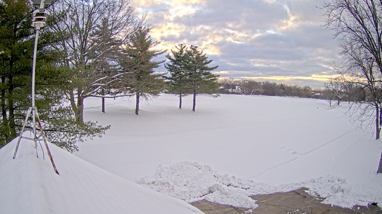 Thumbnail for current weather camera view from The Grove Country Club in Long Grove, Illinois