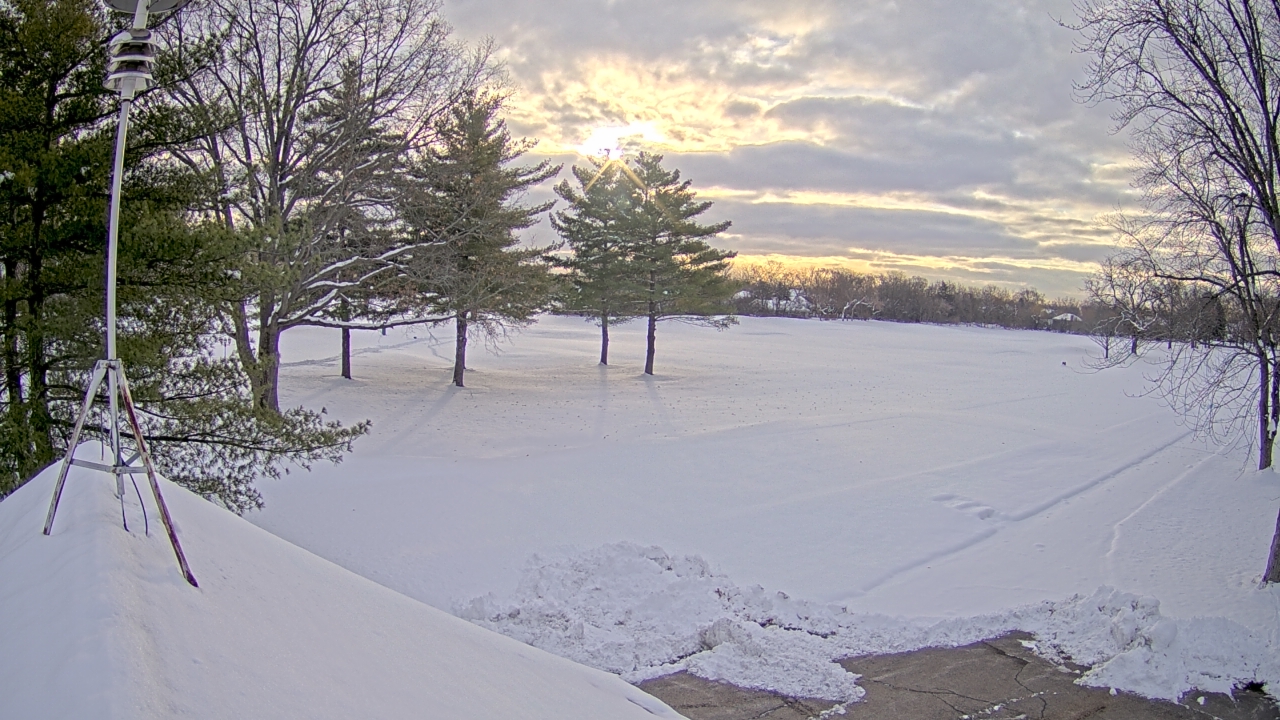 Thumbnail for current weather camera view from The Grove Country Club in Long Grove, Illinois